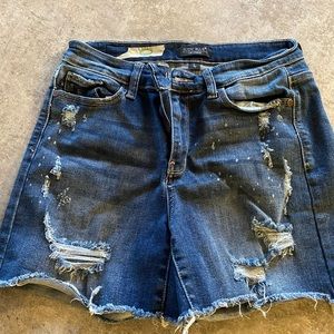 Distressed denim Judy blue shorts